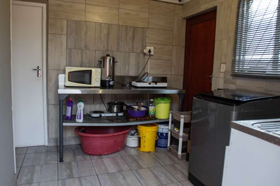 6 Bedroom Property for Sale in Scottsville Western Cape